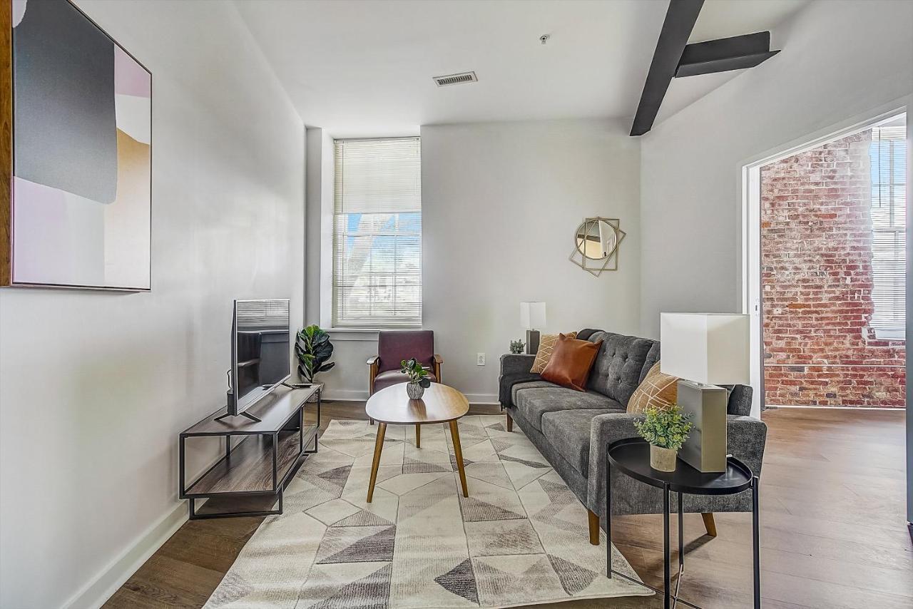 Frontdesk I Carriage Wheel Lofts Apts Philadelphia Διαμέρισμα Δωμάτιο φωτογραφία