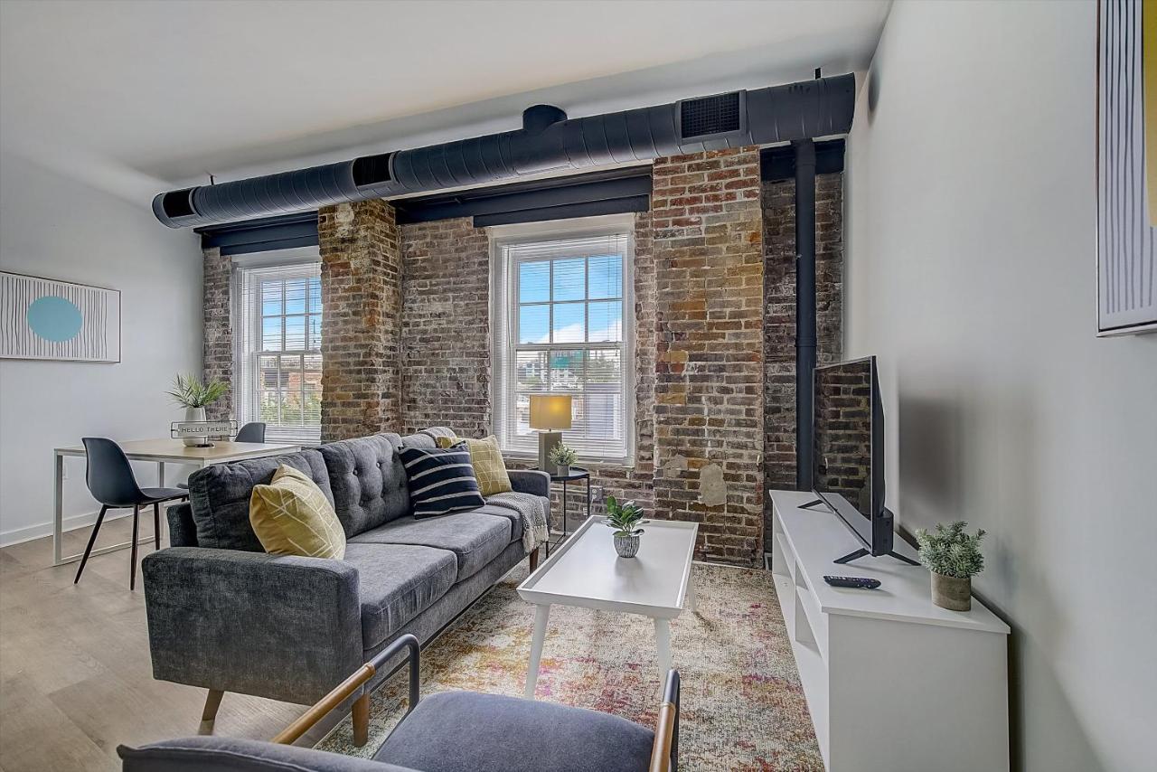 Frontdesk I Carriage Wheel Lofts Apts Philadelphia Διαμέρισμα Δωμάτιο φωτογραφία